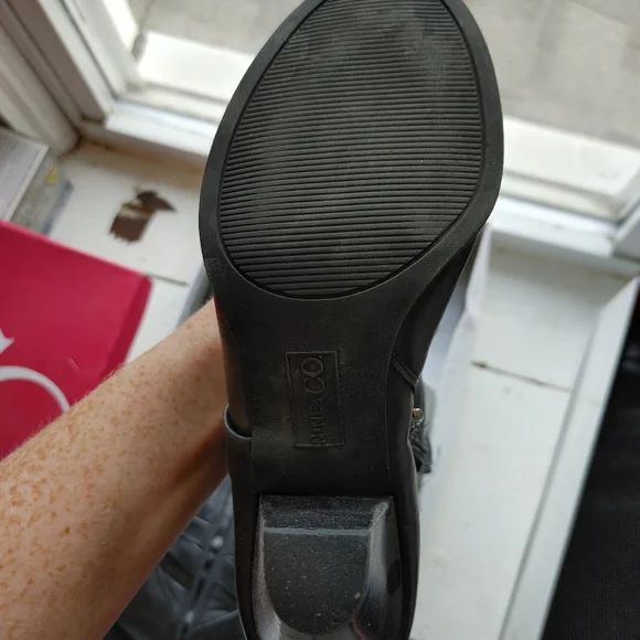 Nine & Co Heeled Black Leather Boot - Picture 3 of 5